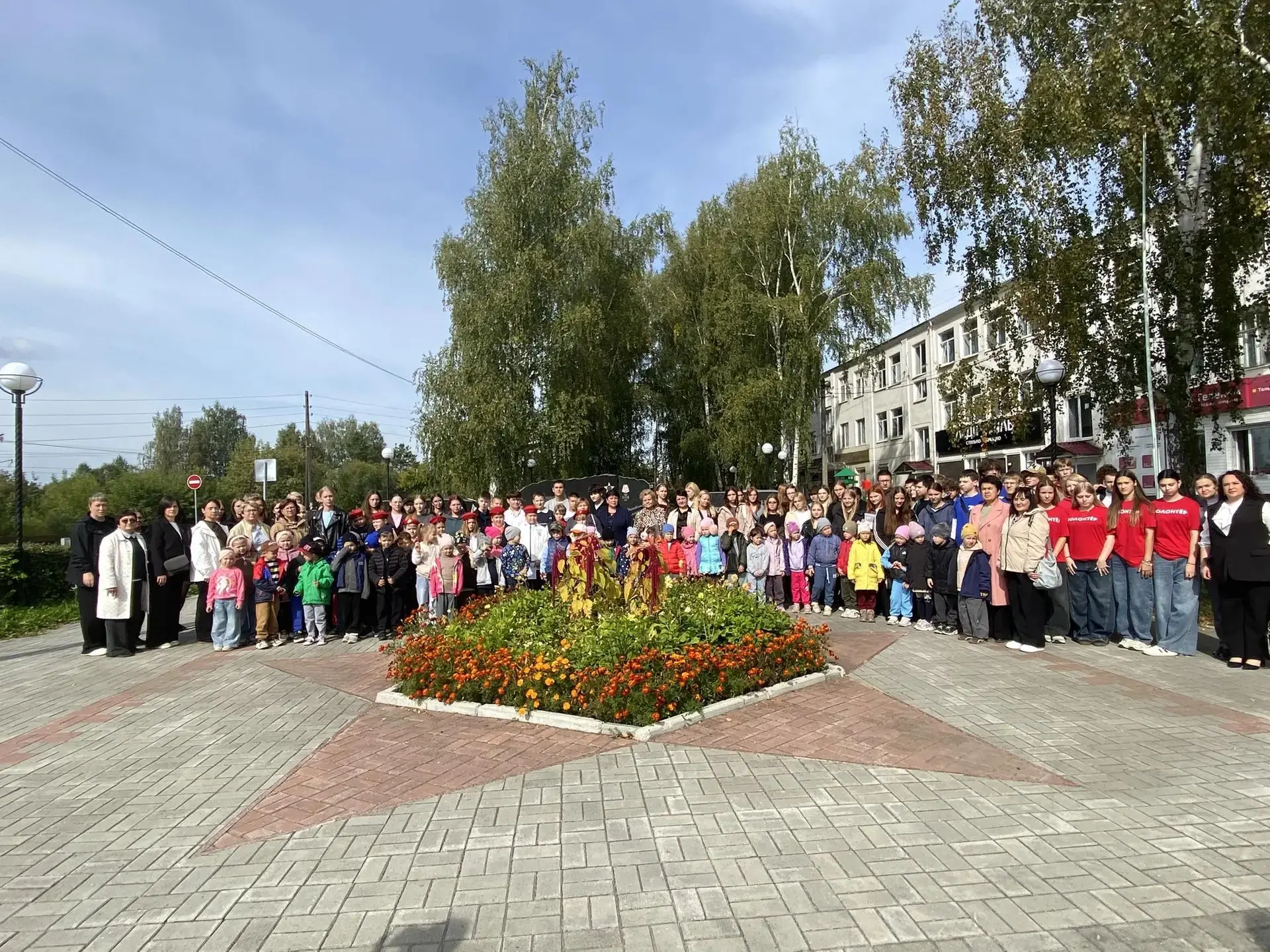 Сегодня, в День солидарности в борьбе с терроризмом, около памятника участникам локальн...