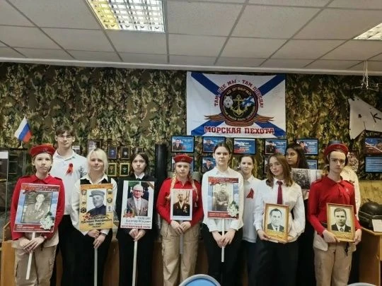 «Течёт река Бессмертного полка...» 6 мая в музее гимназии 95 «Ратная слава России» прошла трогательн