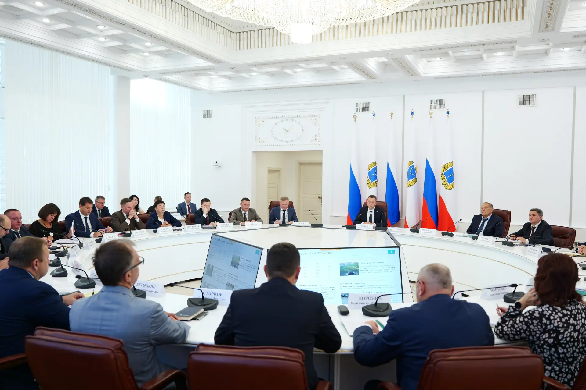 Губернатор Роман Бусаргин провел постоянно действующее совещание с заместителями предсе...