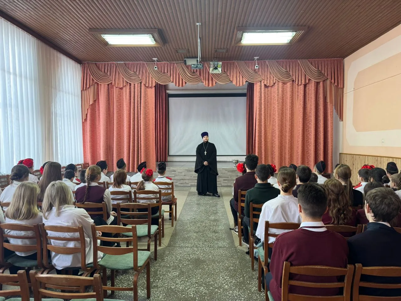 🙏🏻19 января 2026 года в нашей школе  специалисты «Молодежного комплексного центра» совместно со штат