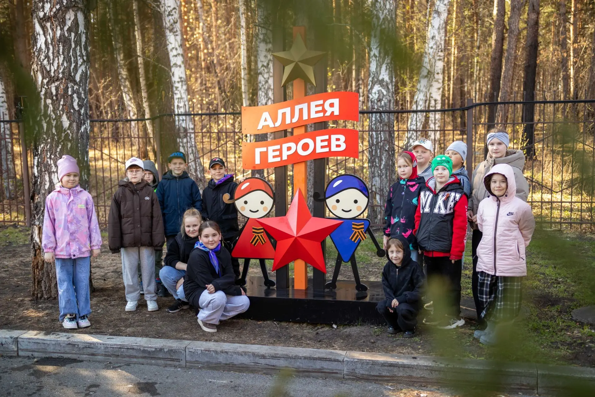 ПАМЯТЬ ЖИВЁТ В ДЕЛАХ ⭐️  Команда первичного отделения реализовала проект по развитию Аллеи Героев в 