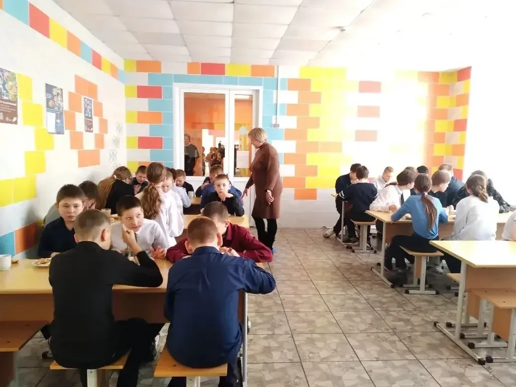 В Петуховском муниципальном округе продолжаются проверки организации питания школьников...
