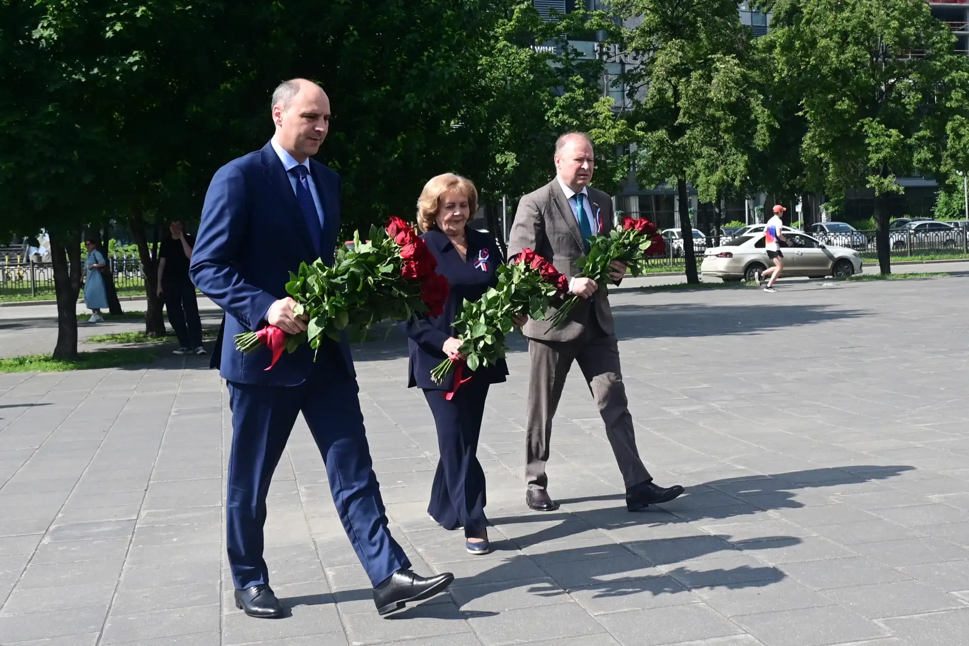 Губернатор Свердловской области Денис Паслер 12 июня возложил цветы к памятнику первому...