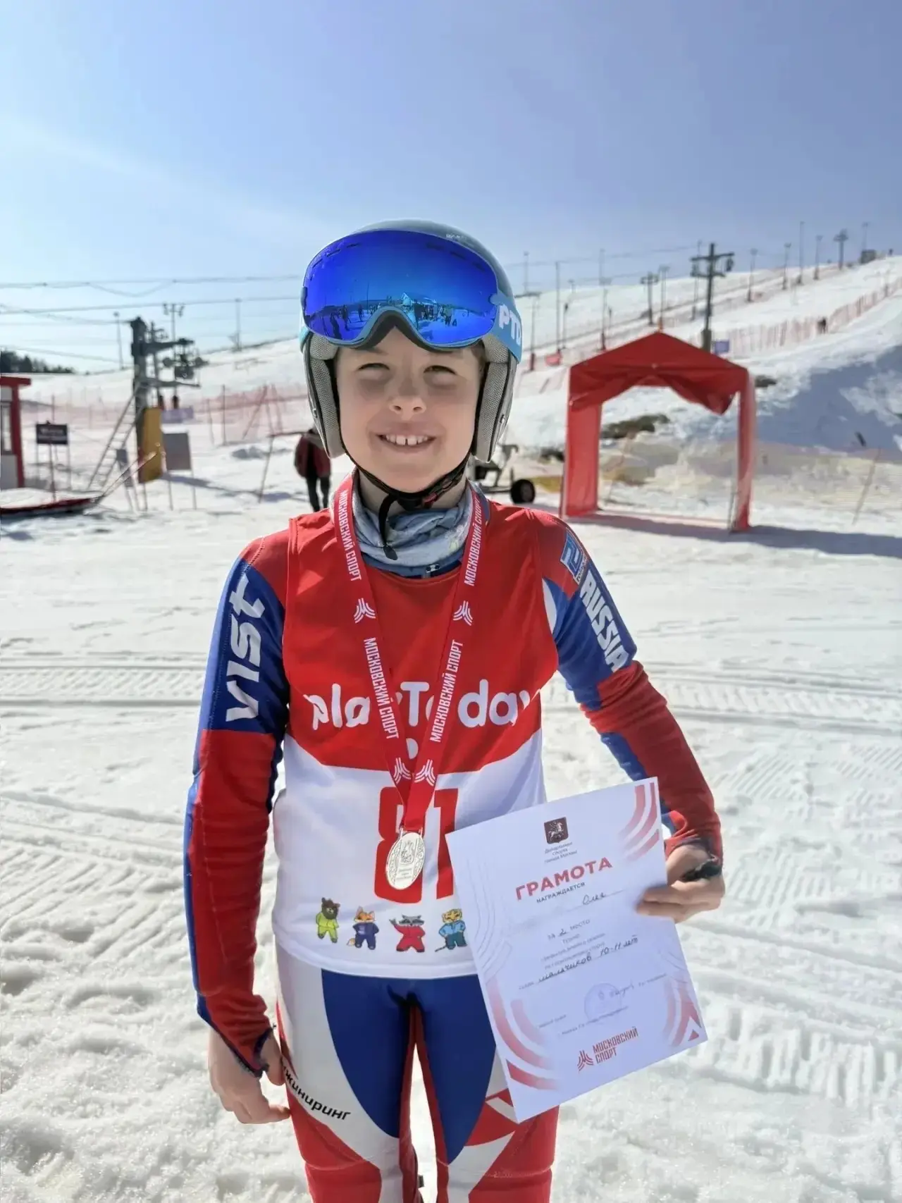 ⛷Серебро на склоне: успех Олега из 4Е!  🥈У нас потрясающие новости из мира спорта! Олег, ученик 4Е, 
