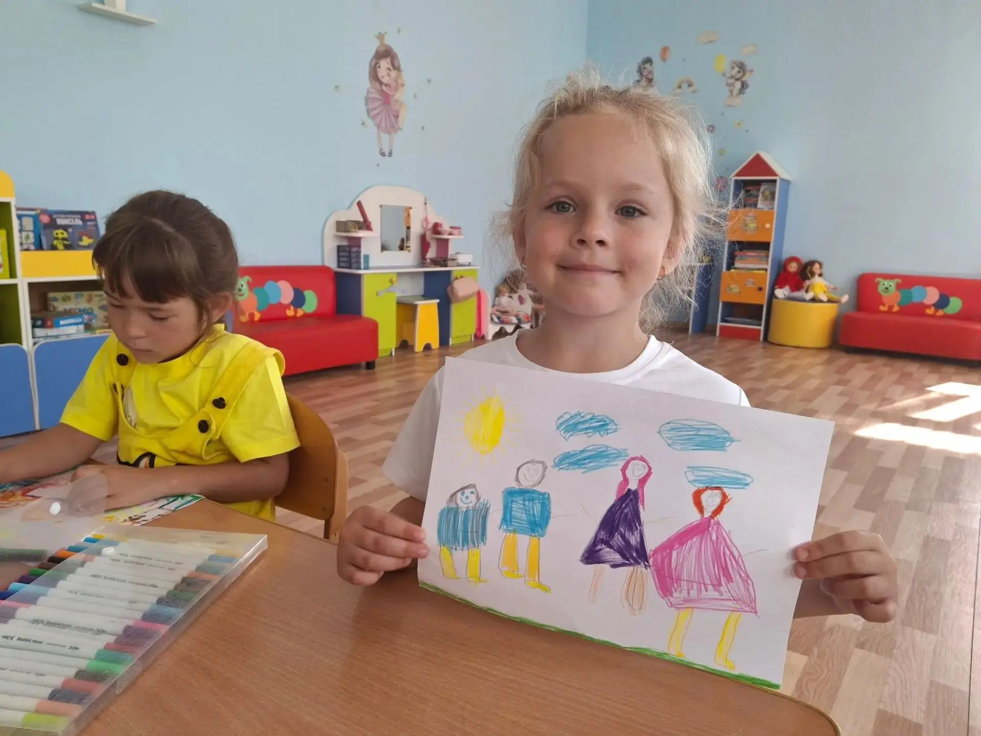 🌼 В День семьи, любви и верности в группе "Кораблики" прошла замечательная ромашковая ...