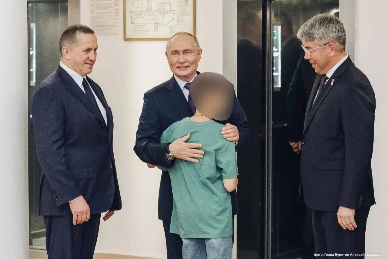 Глава Бурятии Алексей Цыденов поздравил Владимира Путина с 74-летием.