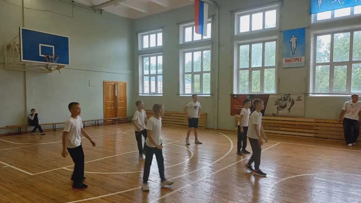 🏐 Волейбольный турнир к 81-й годовщине Победы!  Сегодня в нашей школе прошли соревнования по волейбо