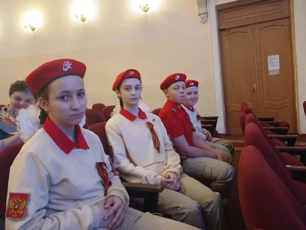🎗️Сегодня вместе с ребятами побывали на собрании клуба «Ты помнишь, товарищ!» в Химволокно.  Меропри