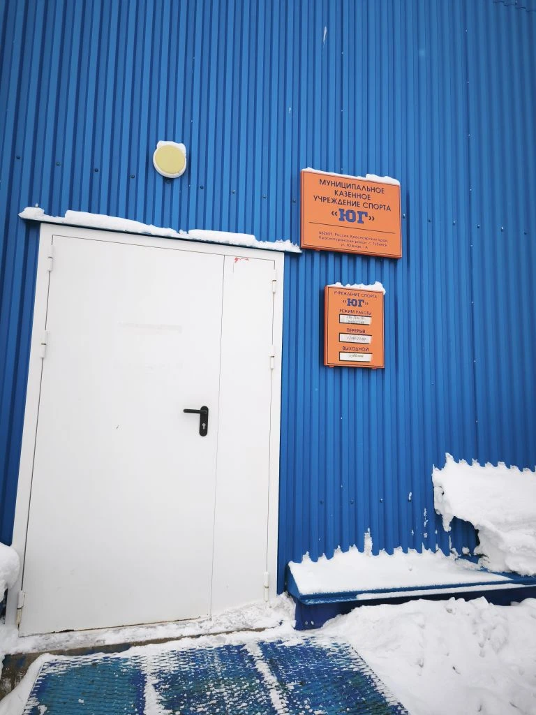 Уже через несколько минут смотрите прямую трансляцию товарищеской игры по хоккею с шайб...
