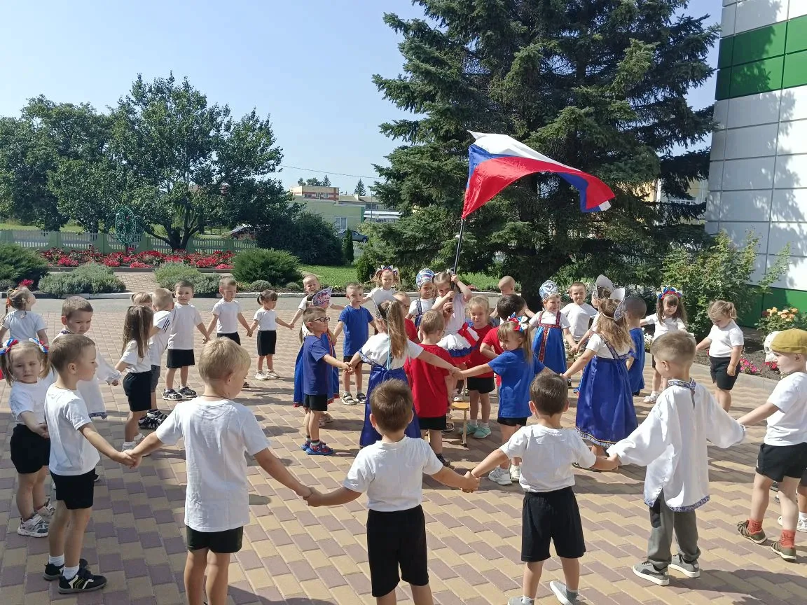 22 августа отмечается День флага России — праздник, который напоминает о важности госуд...