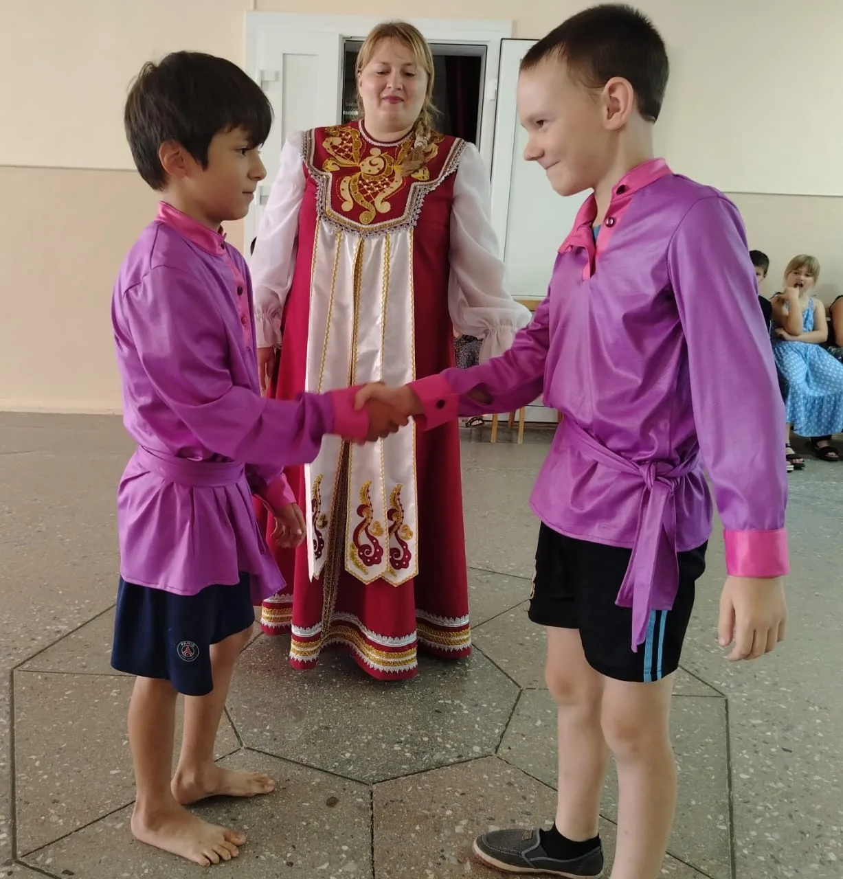 В ритме традиций: День косоворотки

    Сегодня в преддверии Дня косоворотки в Апанасенковском  Доме