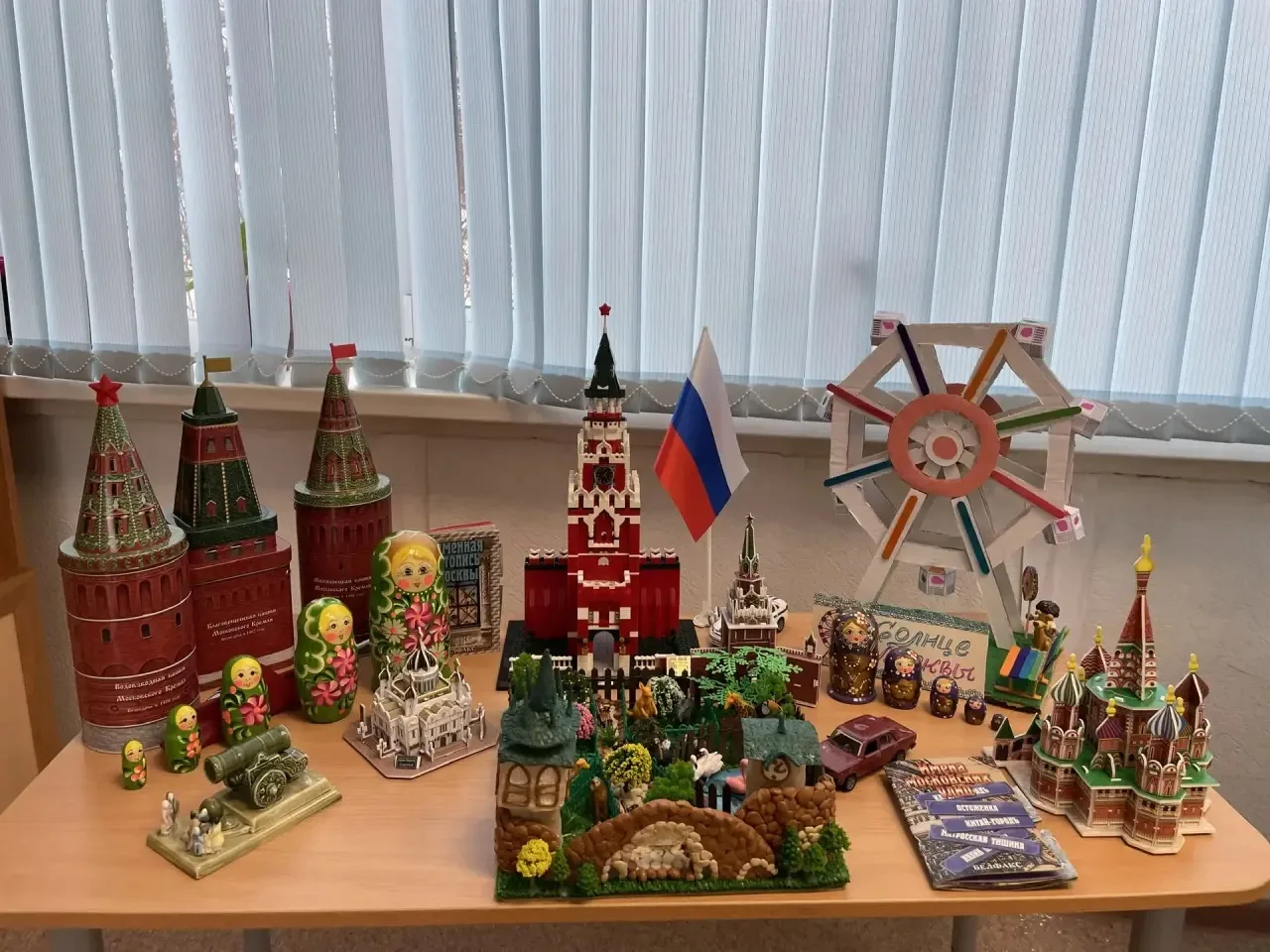 Москва любимая моя 🏙️❤️  В дошкольном корпусе «Искорка» открылась экспозиция мини-музея «Москва люби