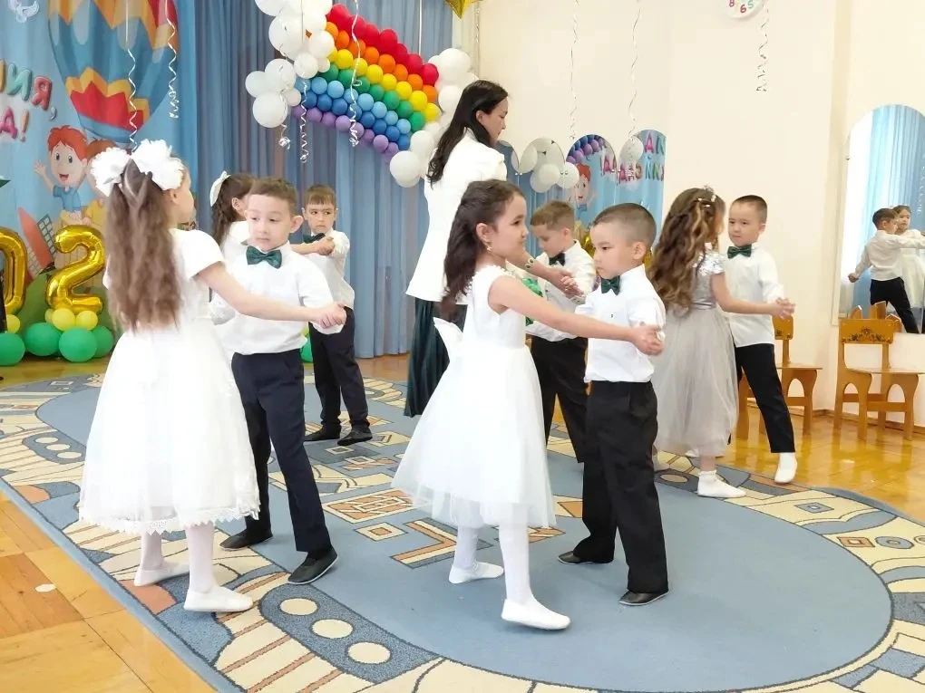 Сегодня в группе с обучением на родном (башкирском) языке прошёл тёплый и незабываемый выпускной 🎓✨