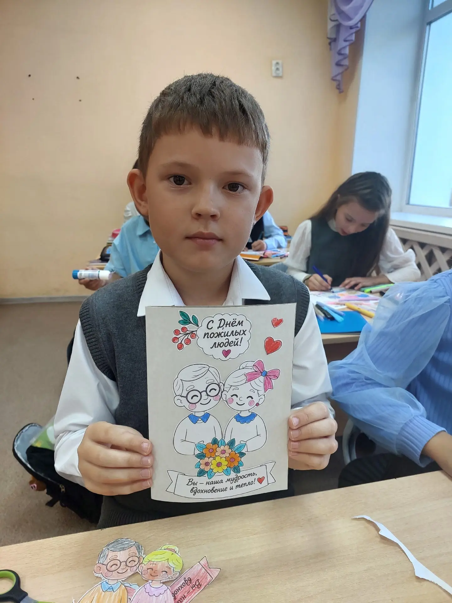 🍁 1 октября — День пожилого человека! 🌟 Ученики 3 "В" класса на уроке технологии смас...