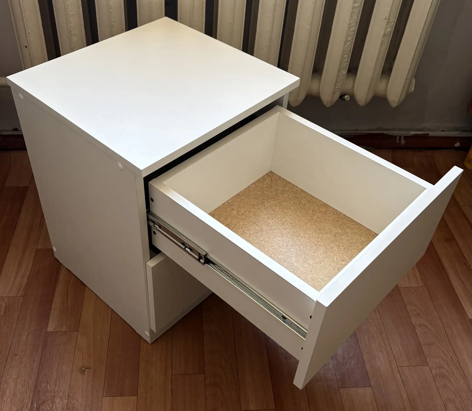 Продам новую прикроватную тумбу. Ширина 40см, высота 50см, глубина 38см.  3300р.(торг и...