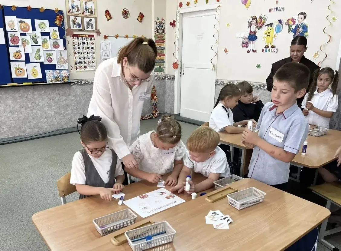 Первые дни ребёнка в школе — волнительное время и для него, и для родителей: всё вокруг...