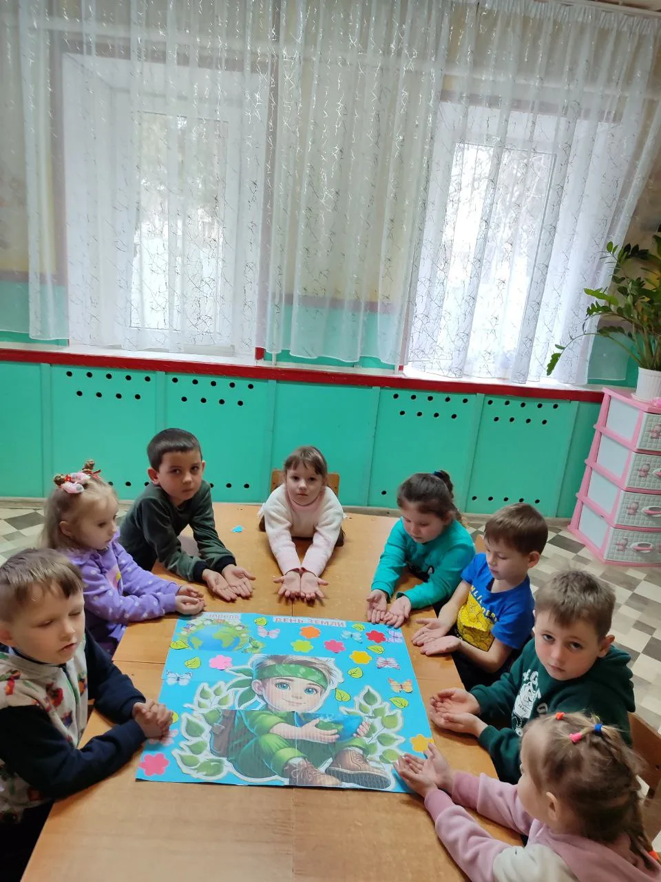 Сегодня в  нашем детском саду прошел тематический день, посвященный празднику День Земли.