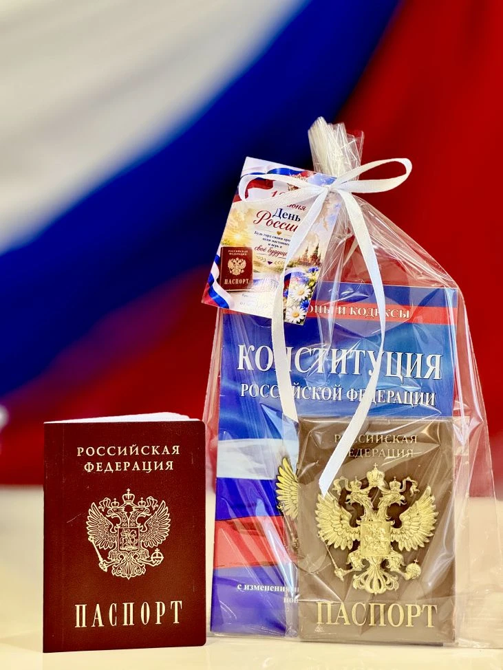Отделы ЗАГС Крыма традиционно отмечают государственные праздники и памятные даты. В честь одного из 