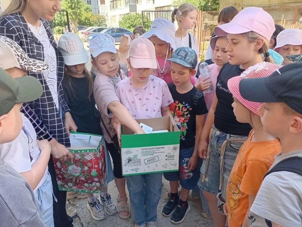 «Мы уже положили в коробку свою храбрость. А ты?»

Воспитанники летнего оздоровительного лагеря при 
