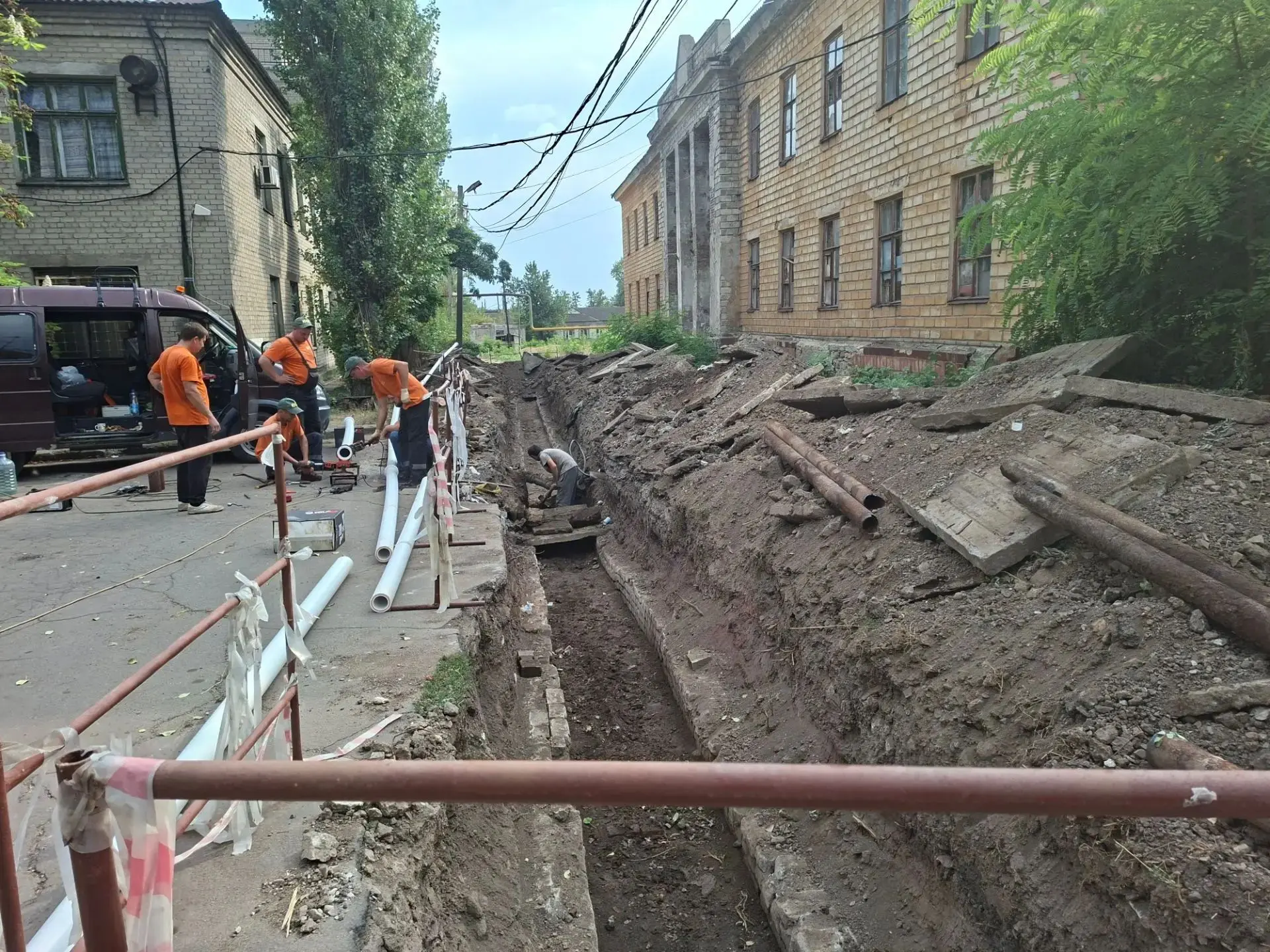 В Горняцком районе продолжаются работы по подготовке тепловых сетей к отопительному сез...