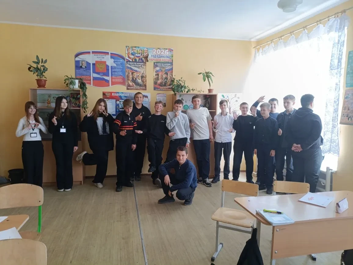 В ГБОУ ЛНР «УВК «Бахмутовская школа» прошла встреча с учащимися 7-9 классов, в ходе кот...
