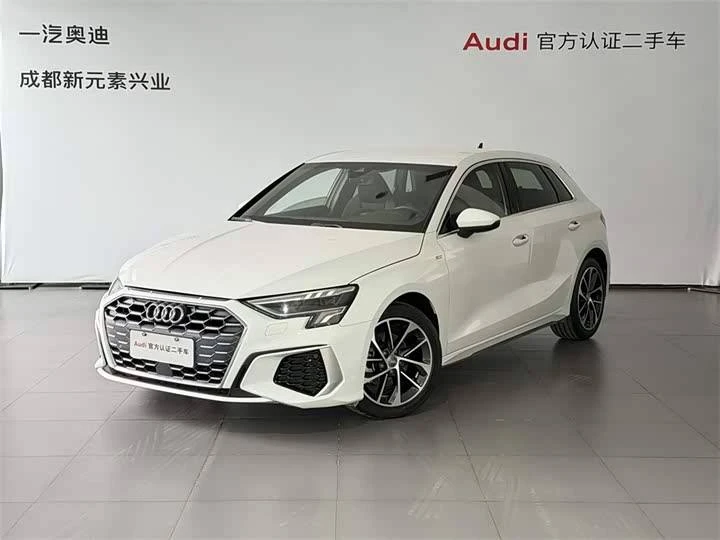 Audi A3 2021 Sportback 35 TFSI 
【Привод】 2вд
【Цвет】белый
【Изготовление】 2021-09
【Пробег】 33000 км
【С