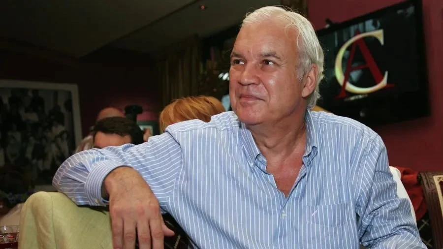 Умер журналист и телеведущий Владимир Молчанов.  Об этом сообщил его коллега Юрий Рост. Молчанов был