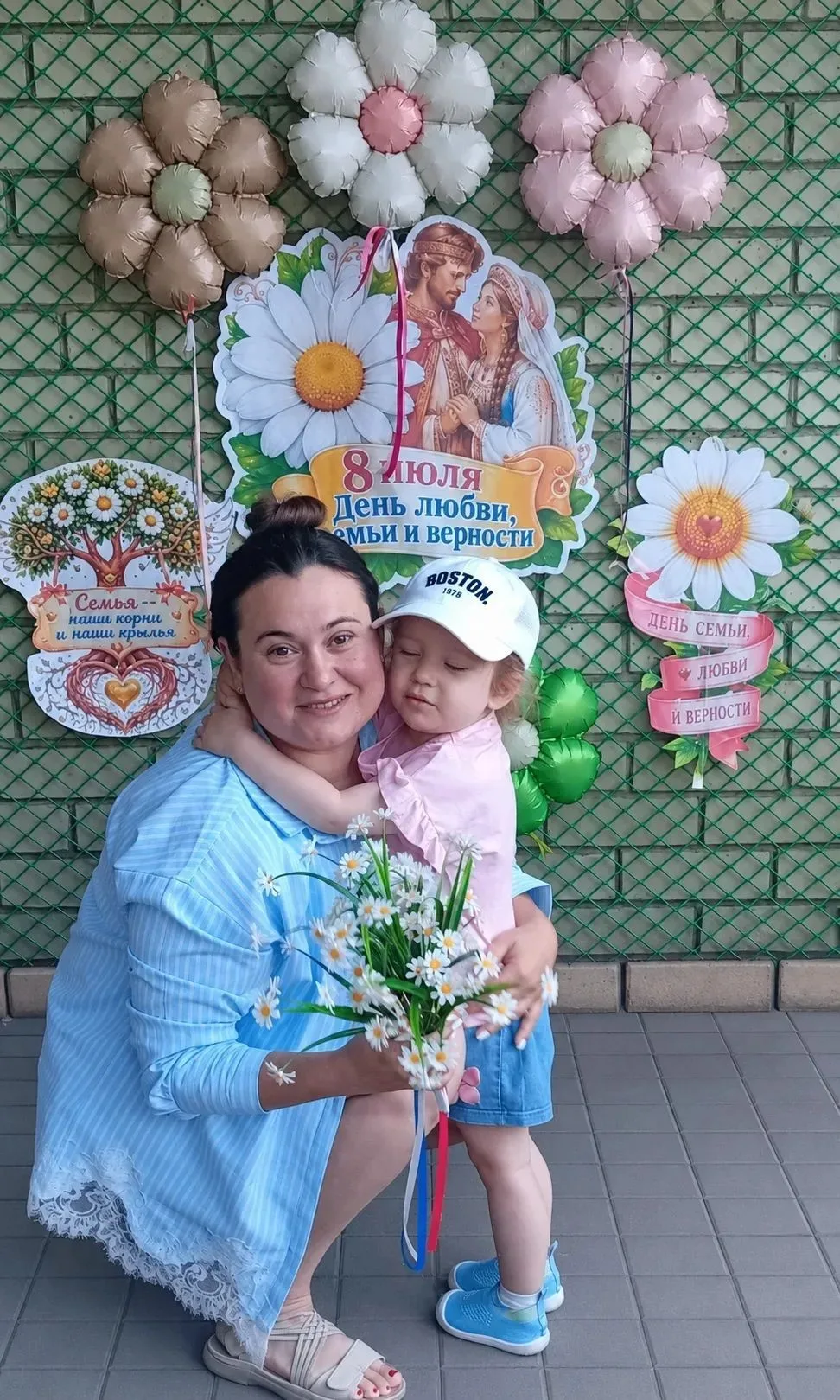 В рамках празднования дня семьи в каждой группе детского сада прошли тематические занятия  "Я и моя 