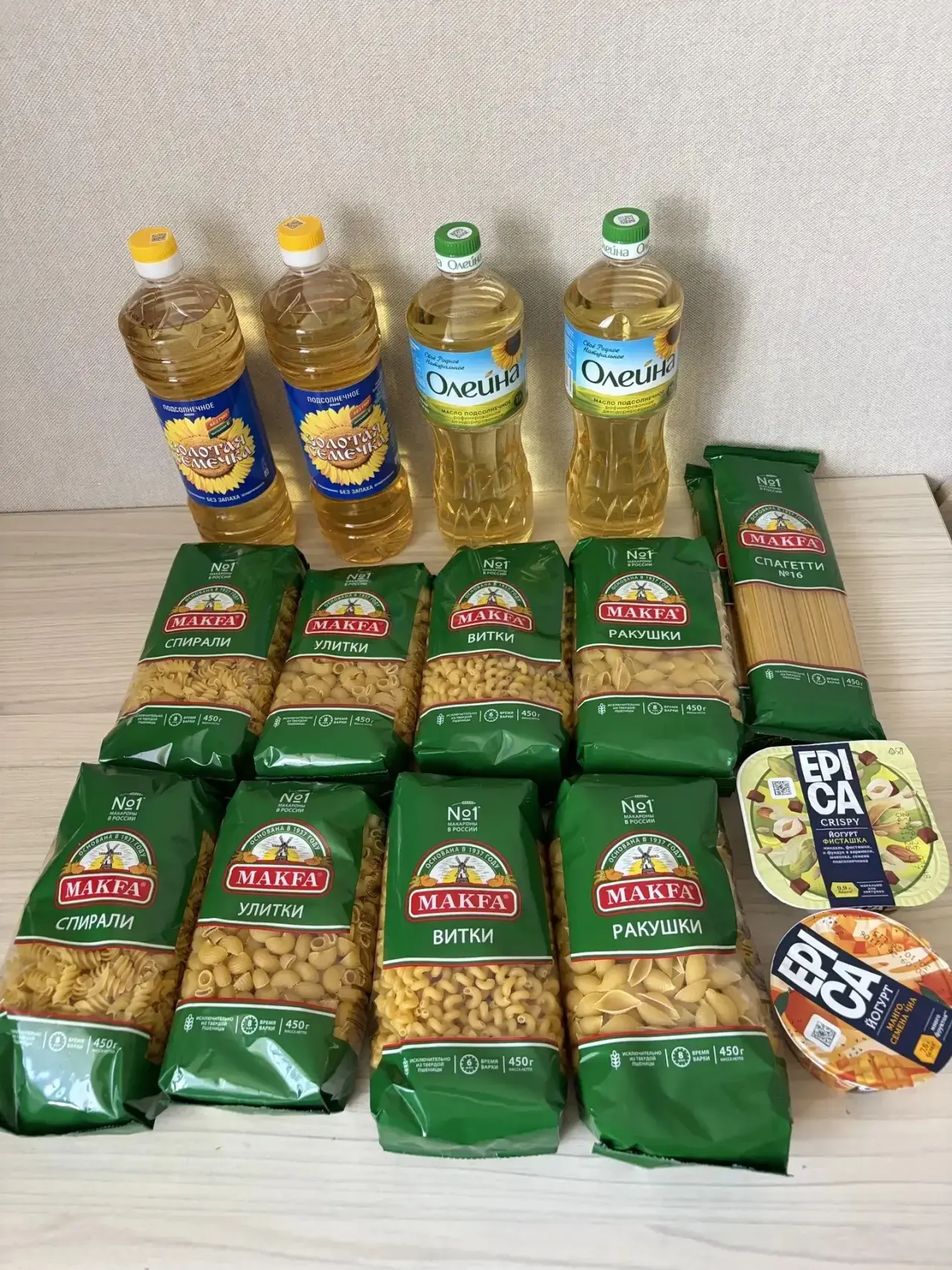 Девочки уже вовсю закупаются)