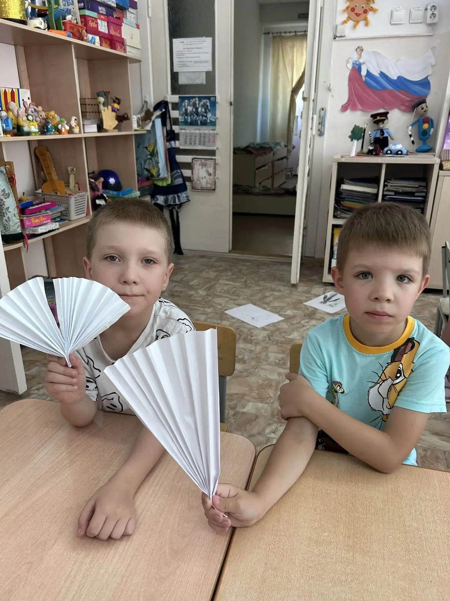 Сегодня ребята группы № 11 спасались от жаркого летнего зноя любыми способами. И одним из них стали 