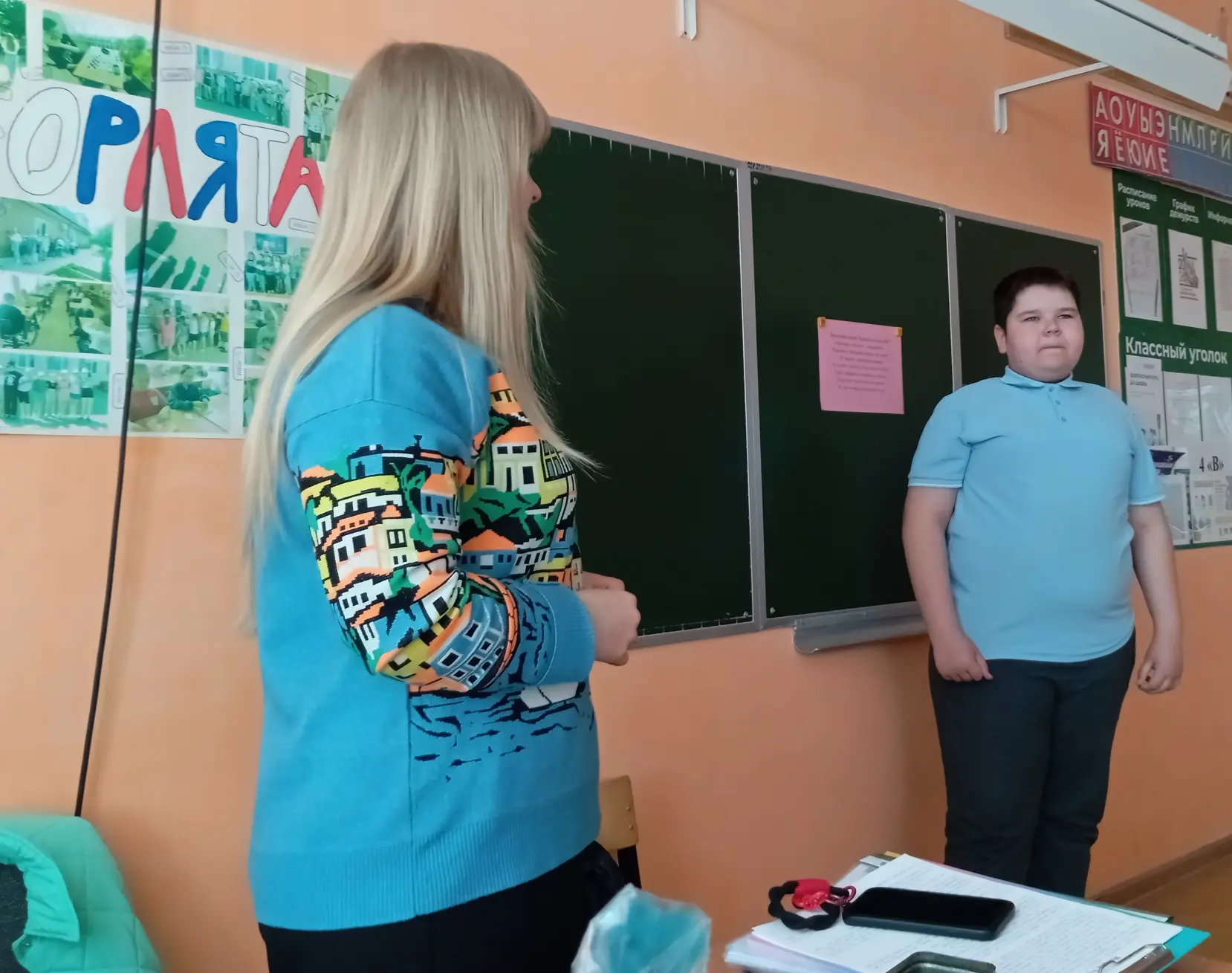 В четверг Ольга Владимировна Косыгина, заведующая библиотекой N 2, организовала для учеников 4 «В» к