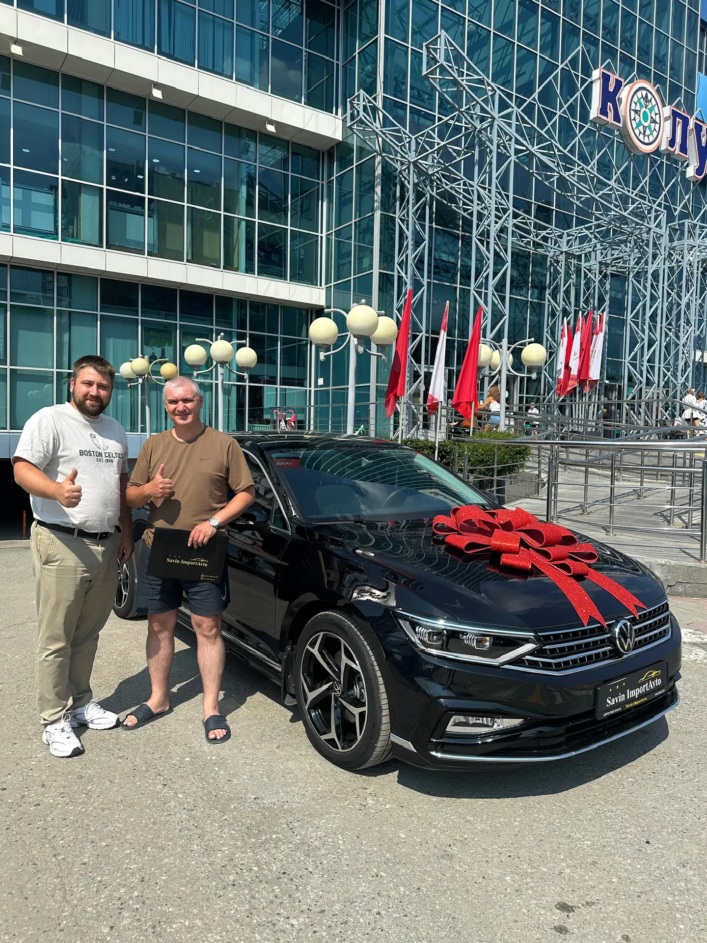 Передали нашему клиенту Глебу его новый Volkswagen Magotan