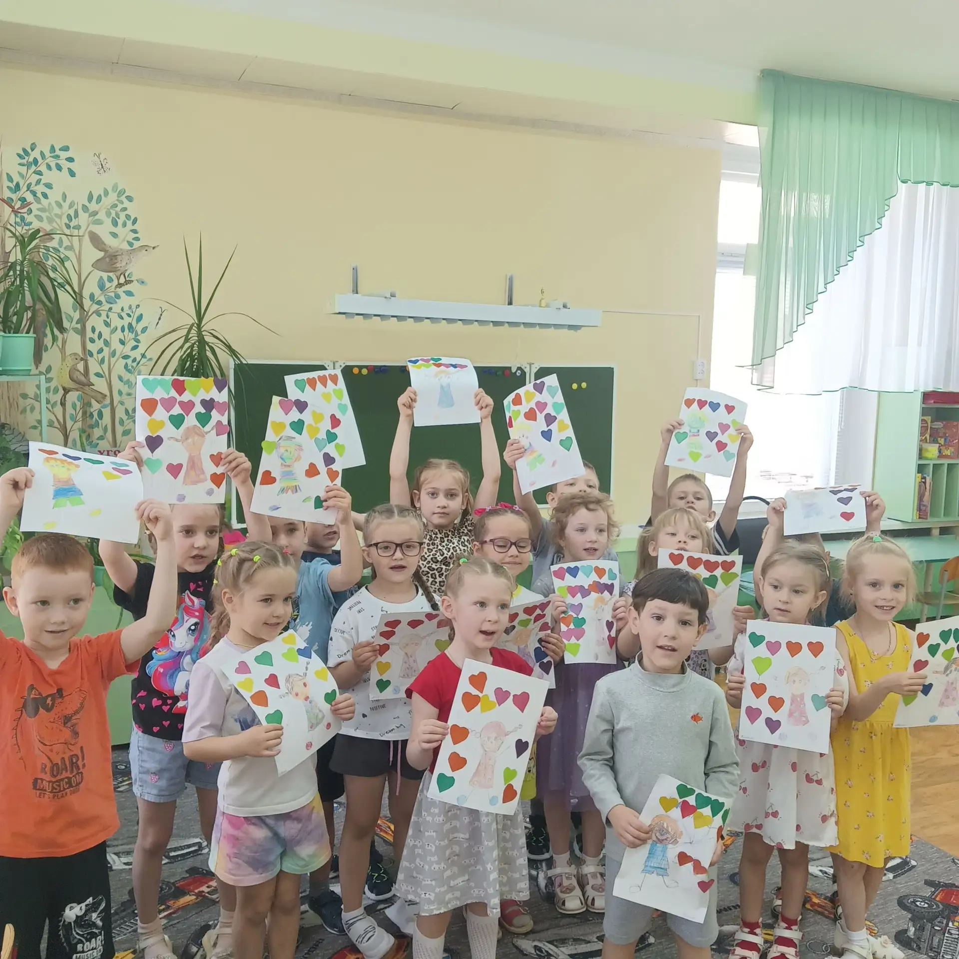 «Здравствуй, лето!» в старшей группе комбинированной направленности N5, Степная,29.
Лето - удивитель