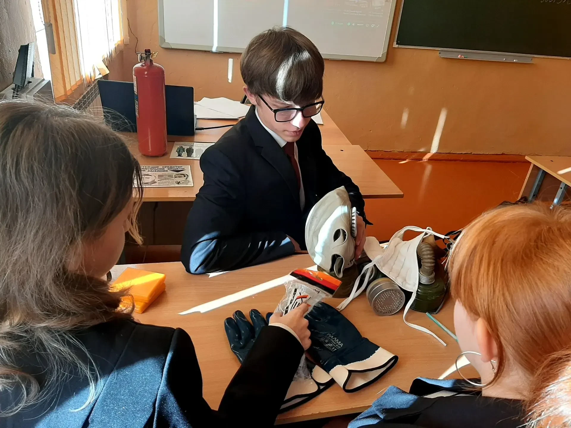 🚨 Безопасность на первом месте: в МОУ «СОШ с. Широкое» прошёл День гражданской обороны...