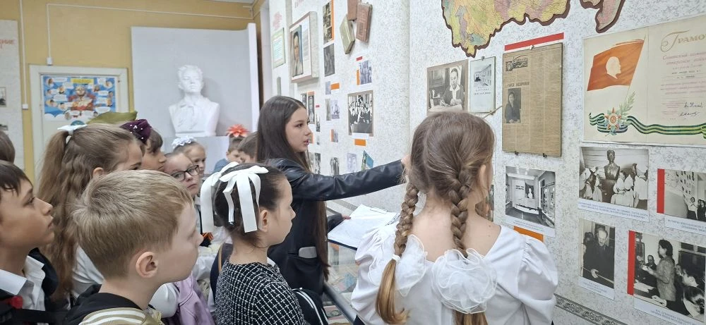 🎗Сегодня обучающиеся 2 - Д класса вместе с классным руководителем Матвиенко Алёной Владимировной поч