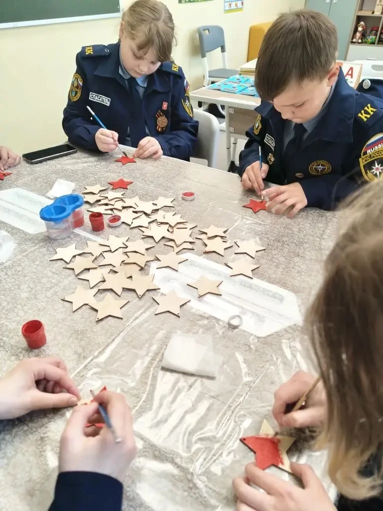 🇷🇺 Открытки Победы ✨  В 5Б классе ребята своими руками создали поздравительные открытки и изготовили