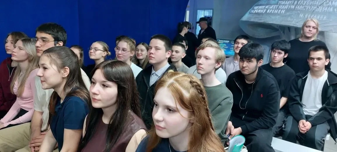 #ГордостьШколы  16 мая ученики 10А и 10Б классов вместе с учителем русского языка и литературы Писка