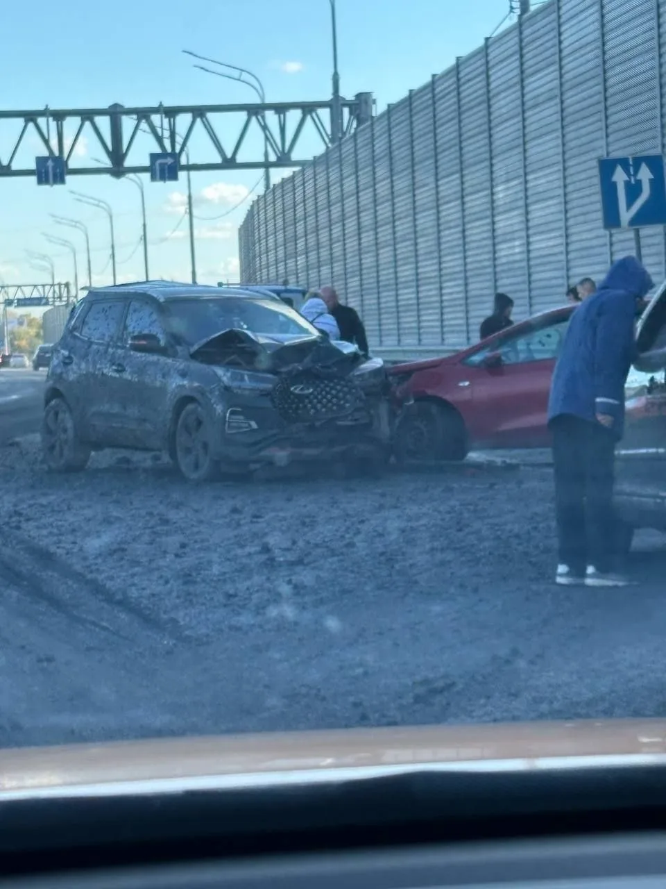 Сегодняшнее дневное ДТП на Новорязанском шоссе. Рядом со съездом на Чулково
