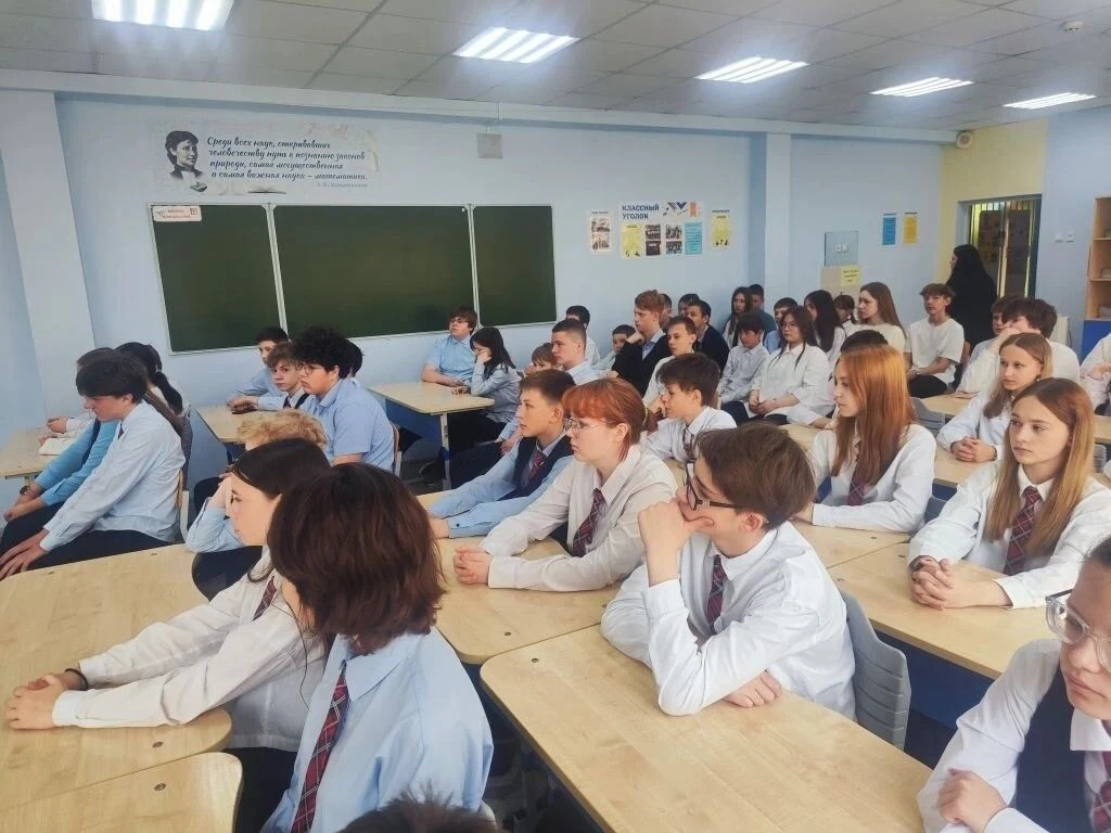 В нашей школе состоялась встреча семиклассников с ветераном боевых действий, участником СВО Каримовы