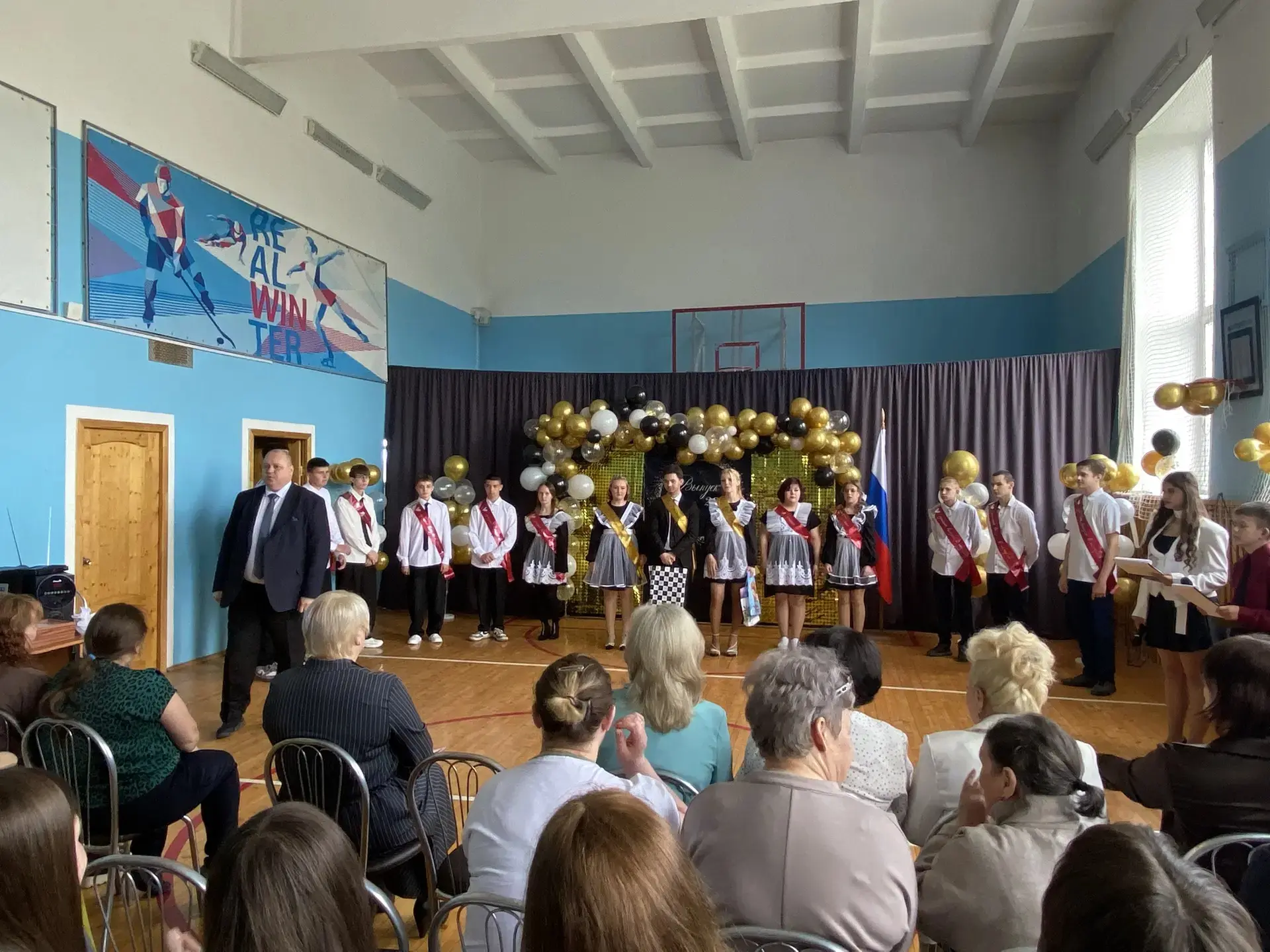 🔔 Торжественная линейка «Последний звонок» в Новотроицкой школе 
 
Сегодня в Новотроицкой школе про