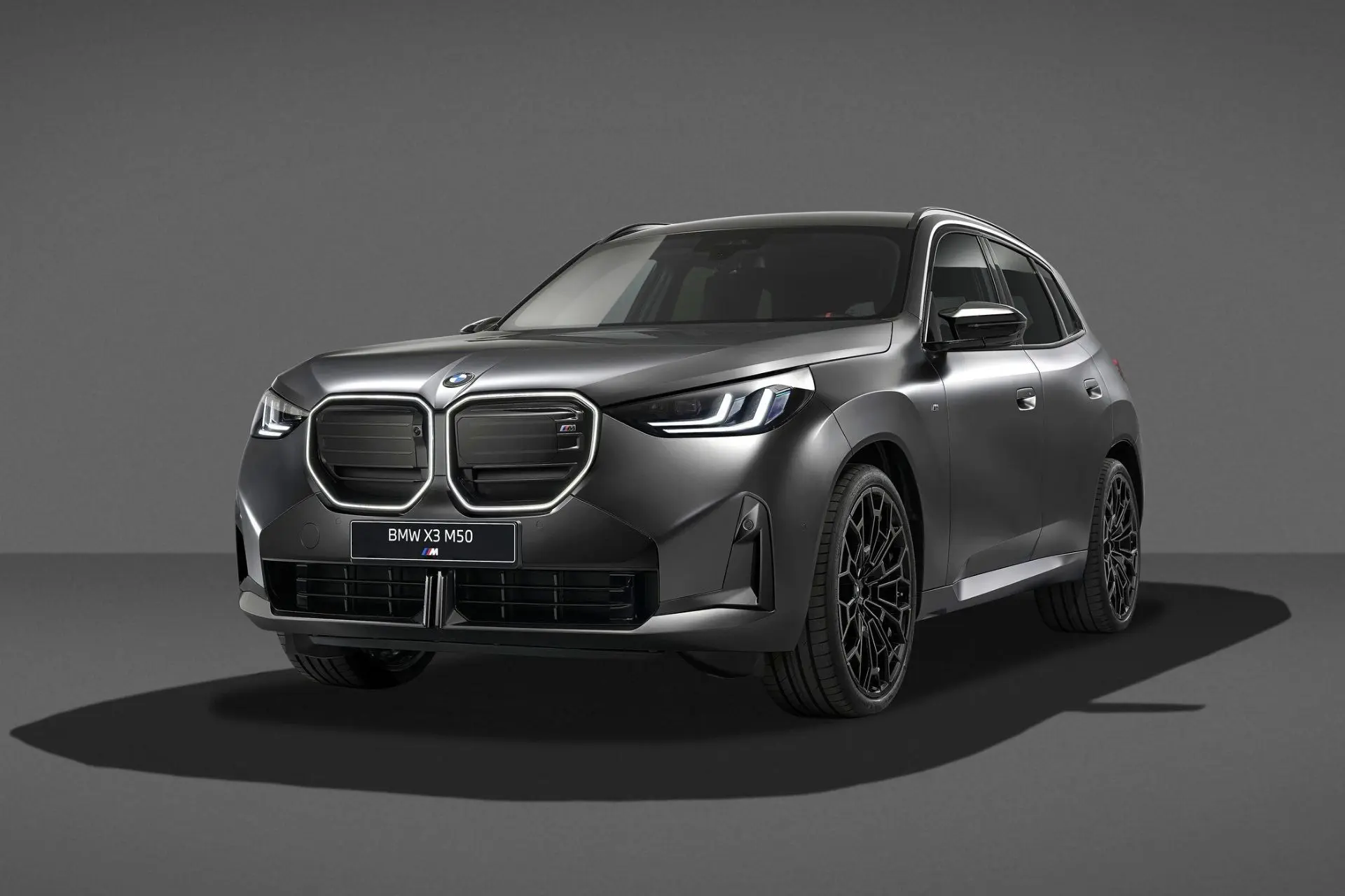 Обновки для BMW X3 M50 xDrive: больше мощности и пакет Black Package