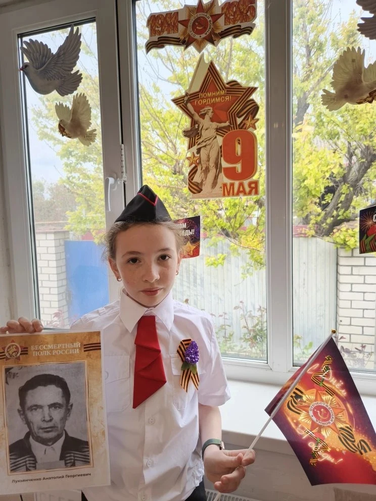 ✨ Наши окна — в память о Победе!  🕊Ученики 4 «В» класса, Вакуленко Анна, Соловьёв Даниэль, Благодарн