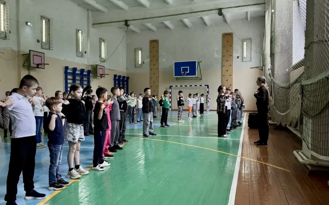💫 День открытия лагеря 

🔸Традиционная утренняя линейка положила начало дню в лагере. А после — по