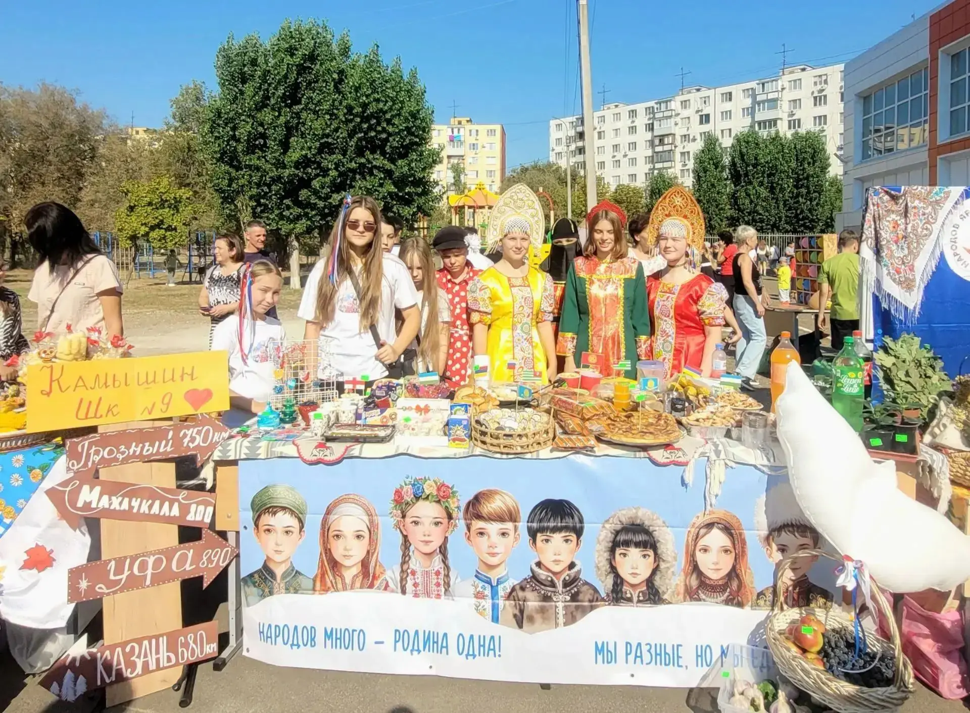 Сегодня в нашей школе состоялось одно из самых ярких событий – осенняя ярмарка идей «Си...