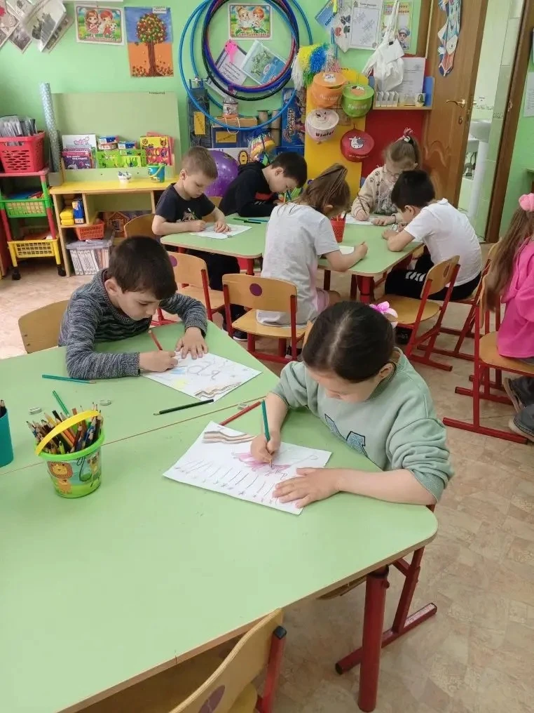В преддверии праздника в 8 группе прошёл тематический день посвящённый к "Дню Победы"
