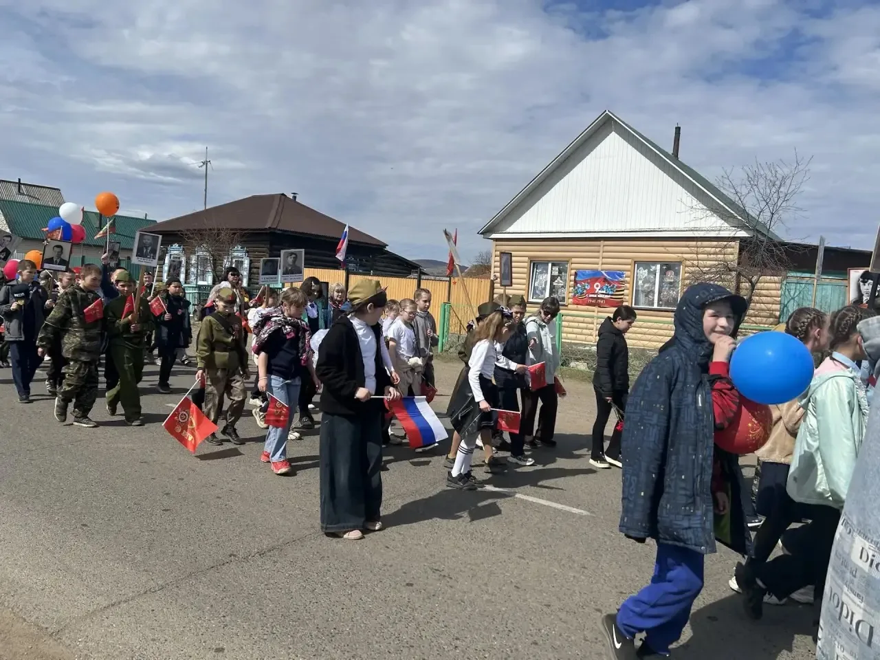 Сегодня мы с гордостью прошли в «Бессмертном полку» и приняли участие в митинге-концерте, посвящённо