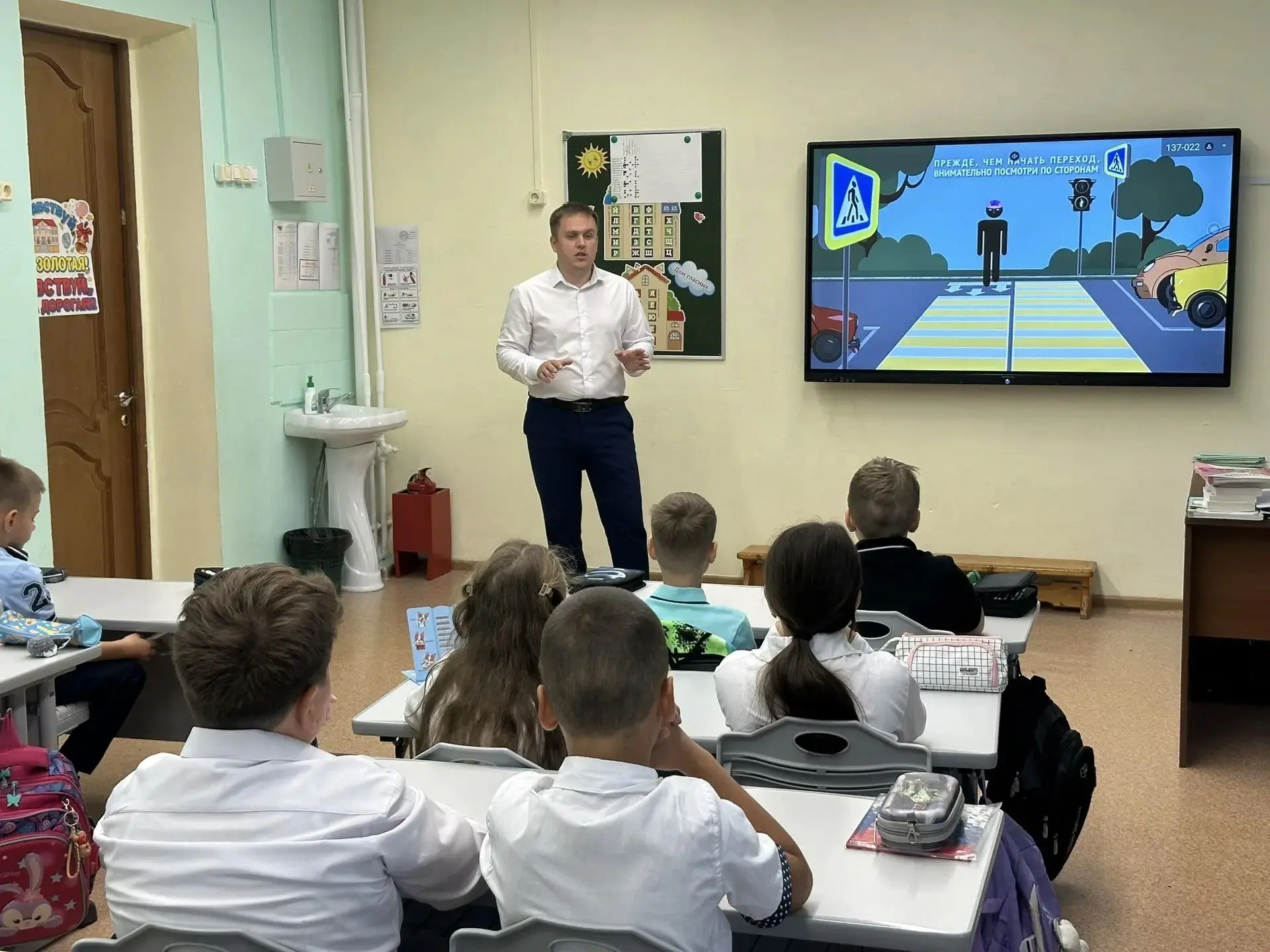 Преподаватель-организатор ОБЗР Кузнецов М.Ю. провел для учащихся начальных классов Урок...