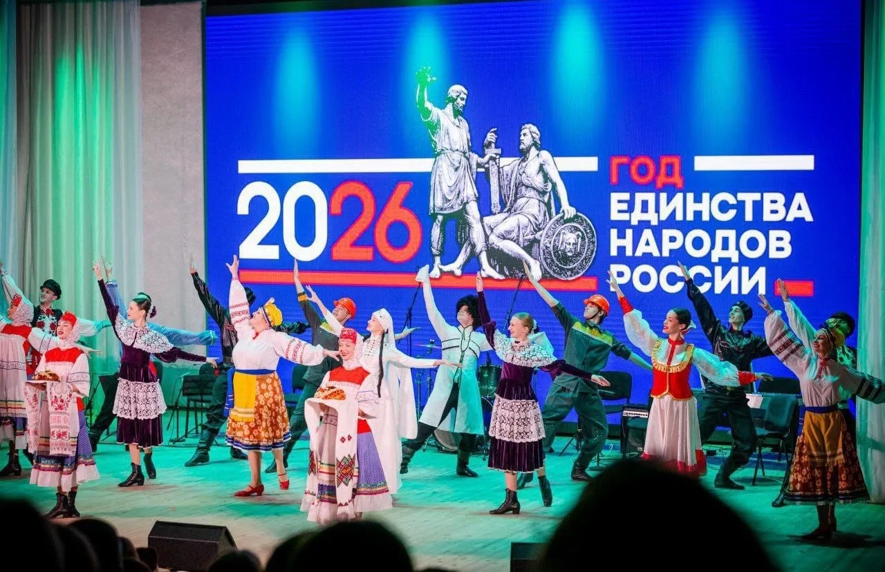 Сегодня поздравляем с профессиональным праздником всех, кто своим трудом приумножает и бережно сохра