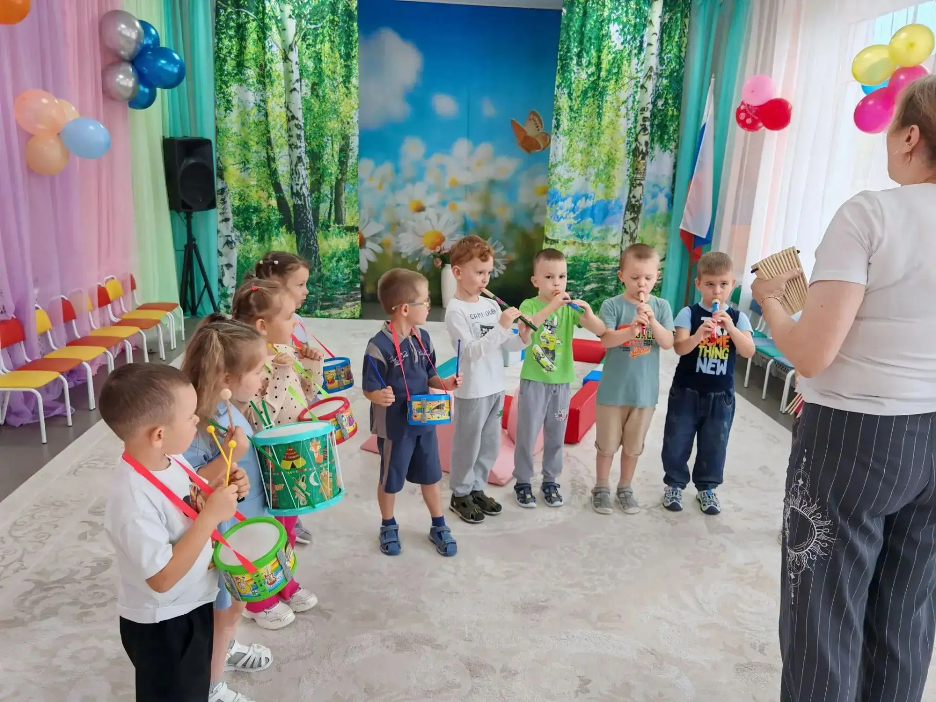Музыкальное занятие у воспитанников старшей группы.