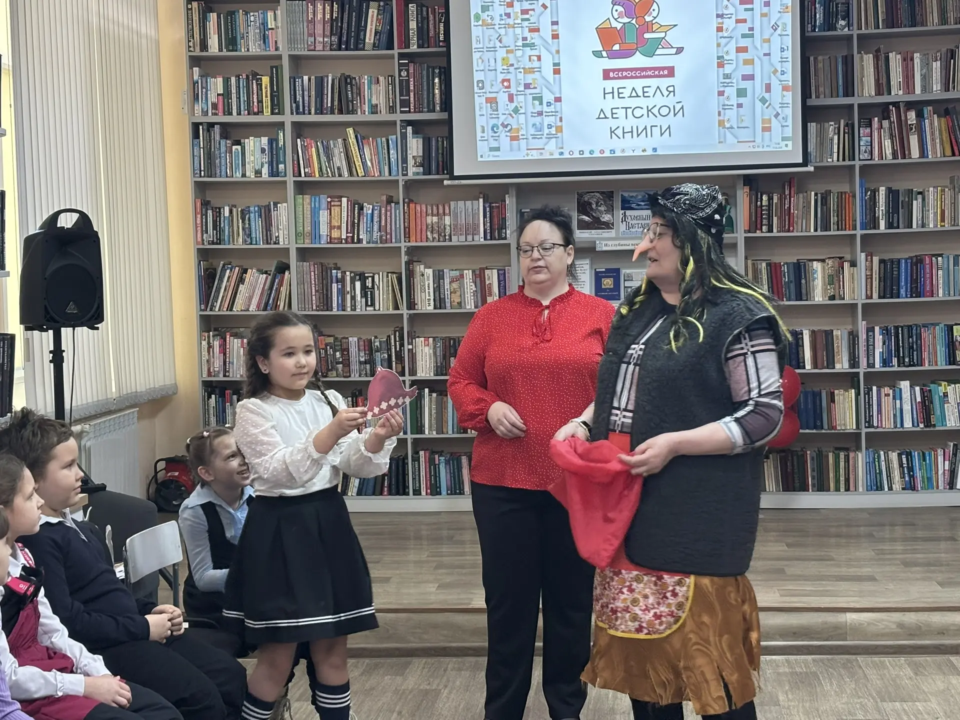 Сегодня в Городской библиотеке номер 2 был большой праздник! Отмечали  « Неделю детской книги».    Д